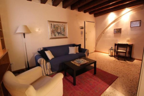 San Marco charming apartment with canal view